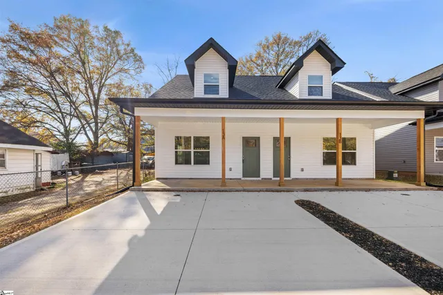 $1,800 | 13 A Jamison Street, Greenville, SC 29611