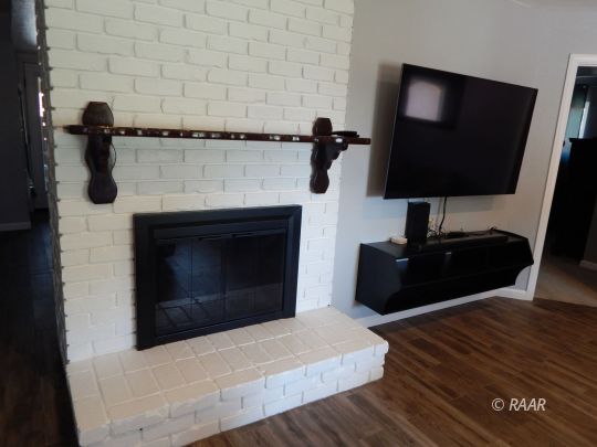 517 Suzanne Street Ridgecrest, CA 93555 - Photo 5 of 34 a living room with furniture and a fireplace