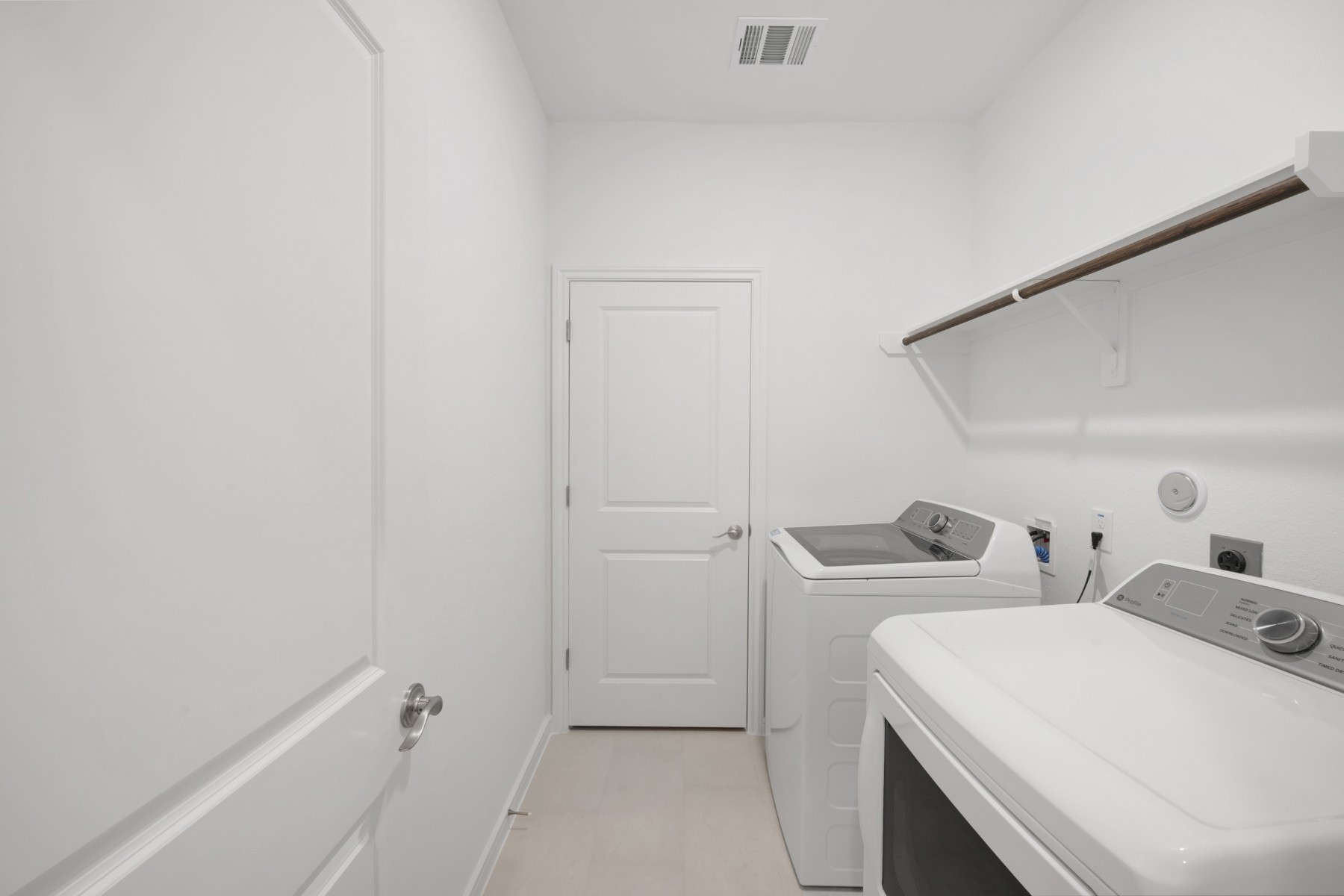 2939 Clapbread Lane Rosenberg, TX 77471 - Photo 27 of 49 Laundry room (*Photo not of actual home and used for illustration purposes only.)