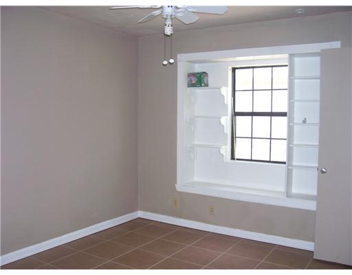 11217 Guess Drive Corpus Christi, TX 78410 - Photo 7 of 10 an empty room with a window