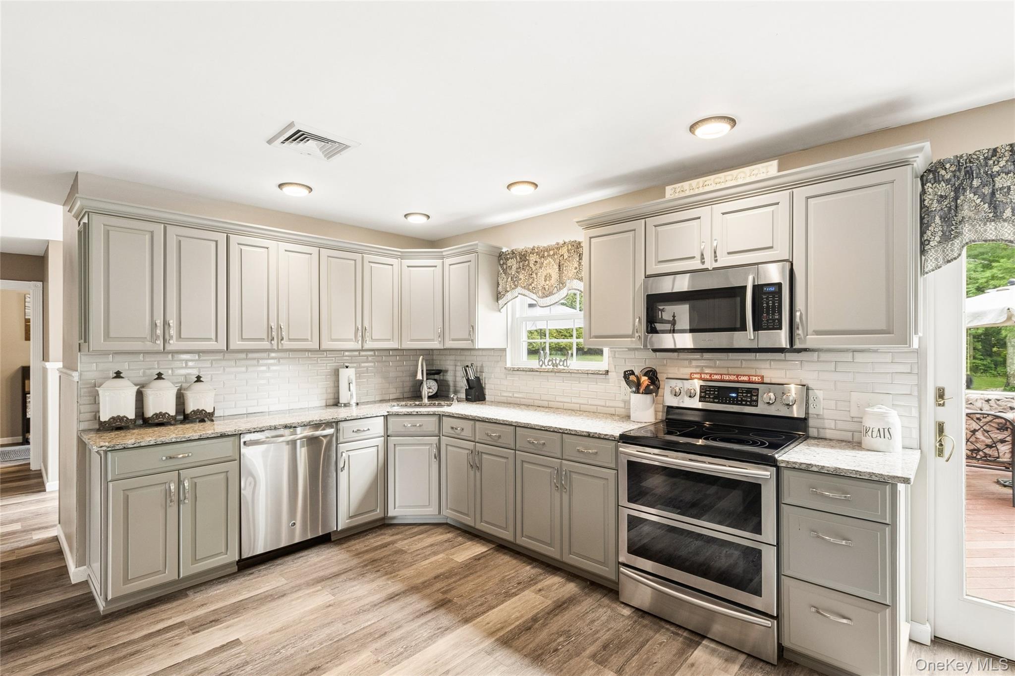 42 Adelia Path Riverhead, NY 11901 - Photo 7 of 30