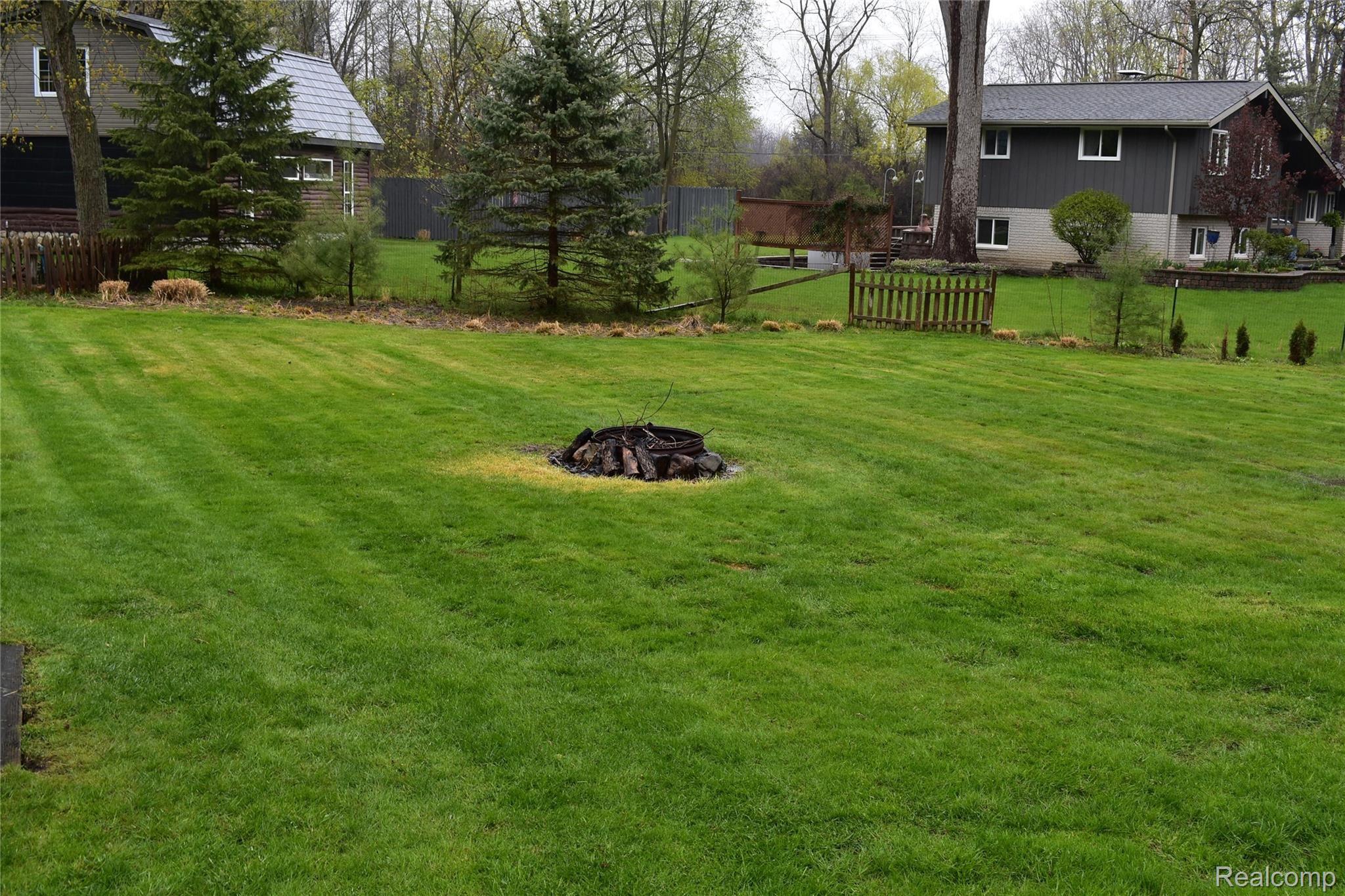 7276 Holcomb Road Clarkston, MI 48346 - Photo 18 of 24 DSC_0023.JPG