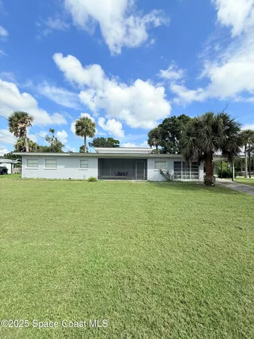 a view of a house with a big yard