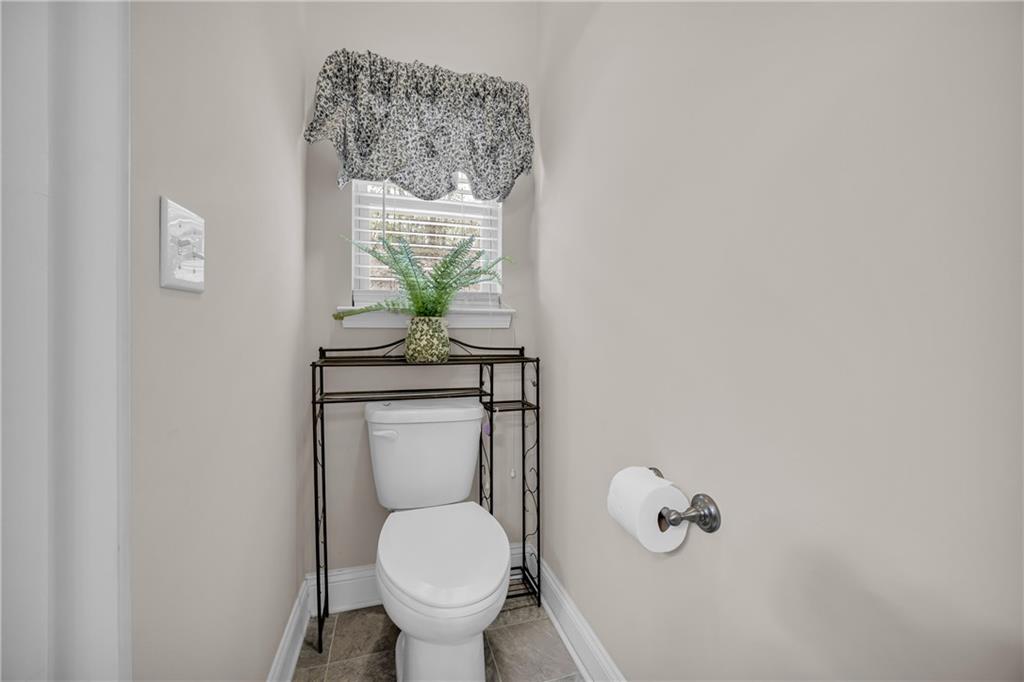 825 Hidden Hollow Circle Commerce, GA 30529 - Photo 14 of 39