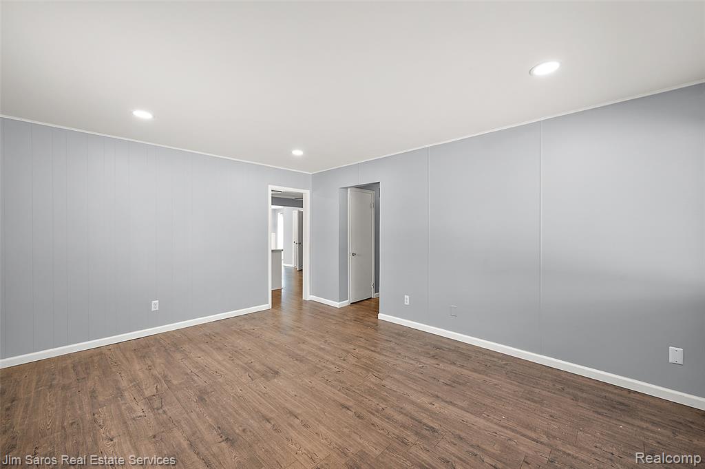 11216 Unity Drive Warren, MI 48089 - Photo 4 of 36