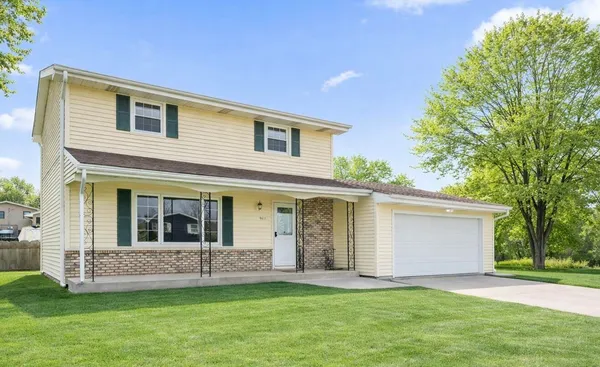 $415,000 | 947 Iroquois Drive, Crown Point, IN 46307