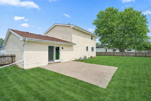 $415,000 | 947 Iroquois Drive, Crown Point, IN 46307