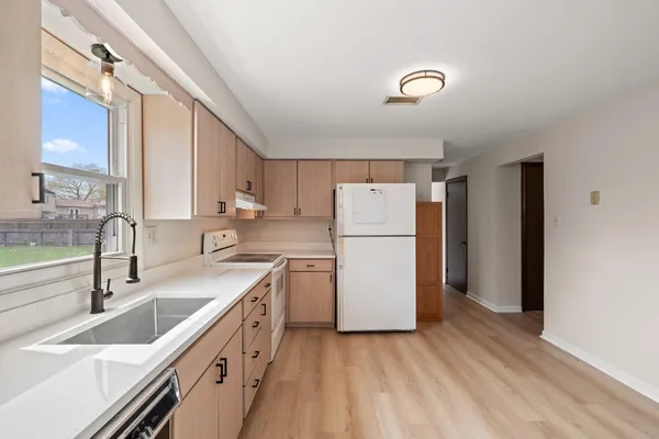 $415,000 | 947 Iroquois Drive, Crown Point, IN 46307