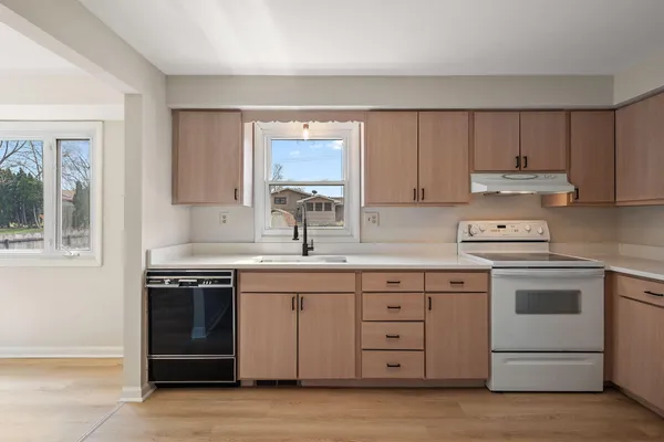 $415,000 | 947 Iroquois Drive, Crown Point, IN 46307