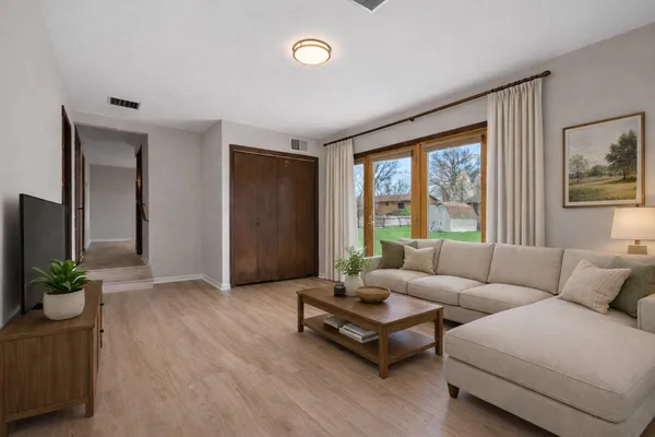 $415,000 | 947 Iroquois Drive, Crown Point, IN 46307