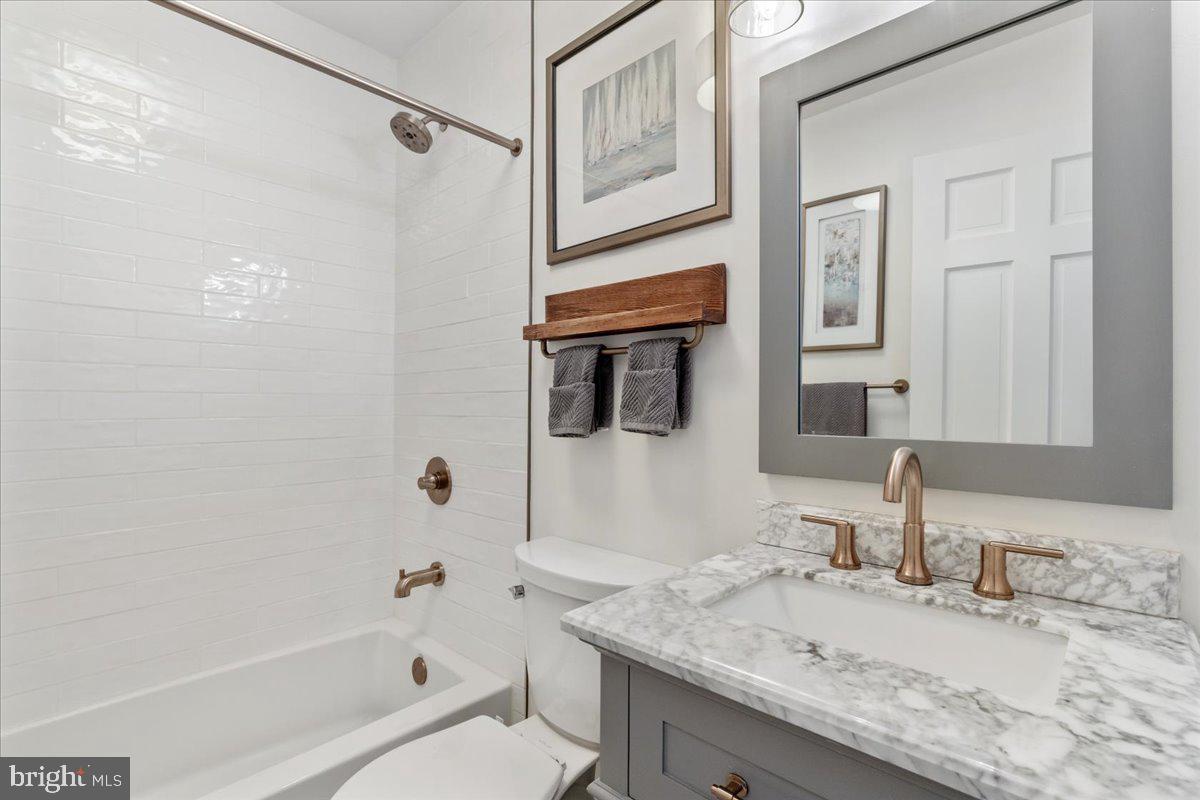2648 Ogleton Road Annapolis, MD 21403 - Photo 25 of 48 Hallway bathroom