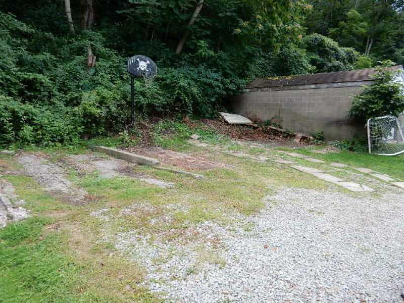 797 Becks Run Road Baldwin, PA 15210 - Photo 25 of 25 Exterior Back.