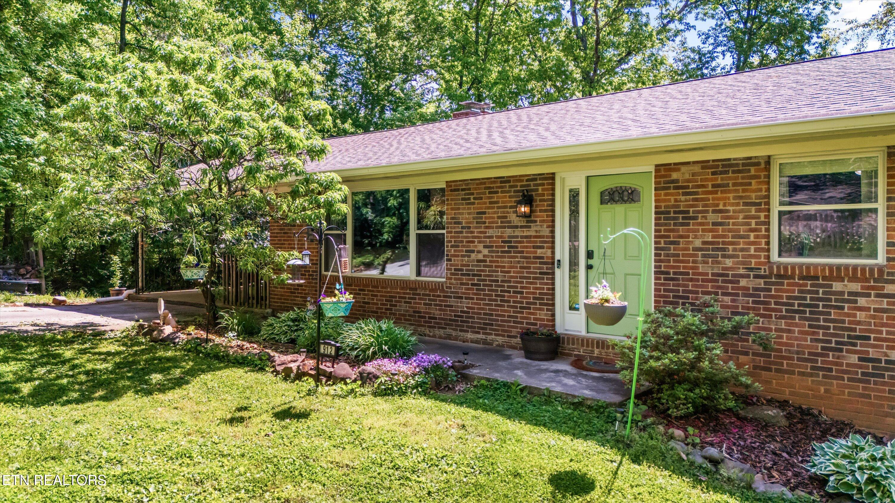 912 Lester Road Knoxville, TN 37920 - Photo 6 of 45 06-912 Lester Rd09