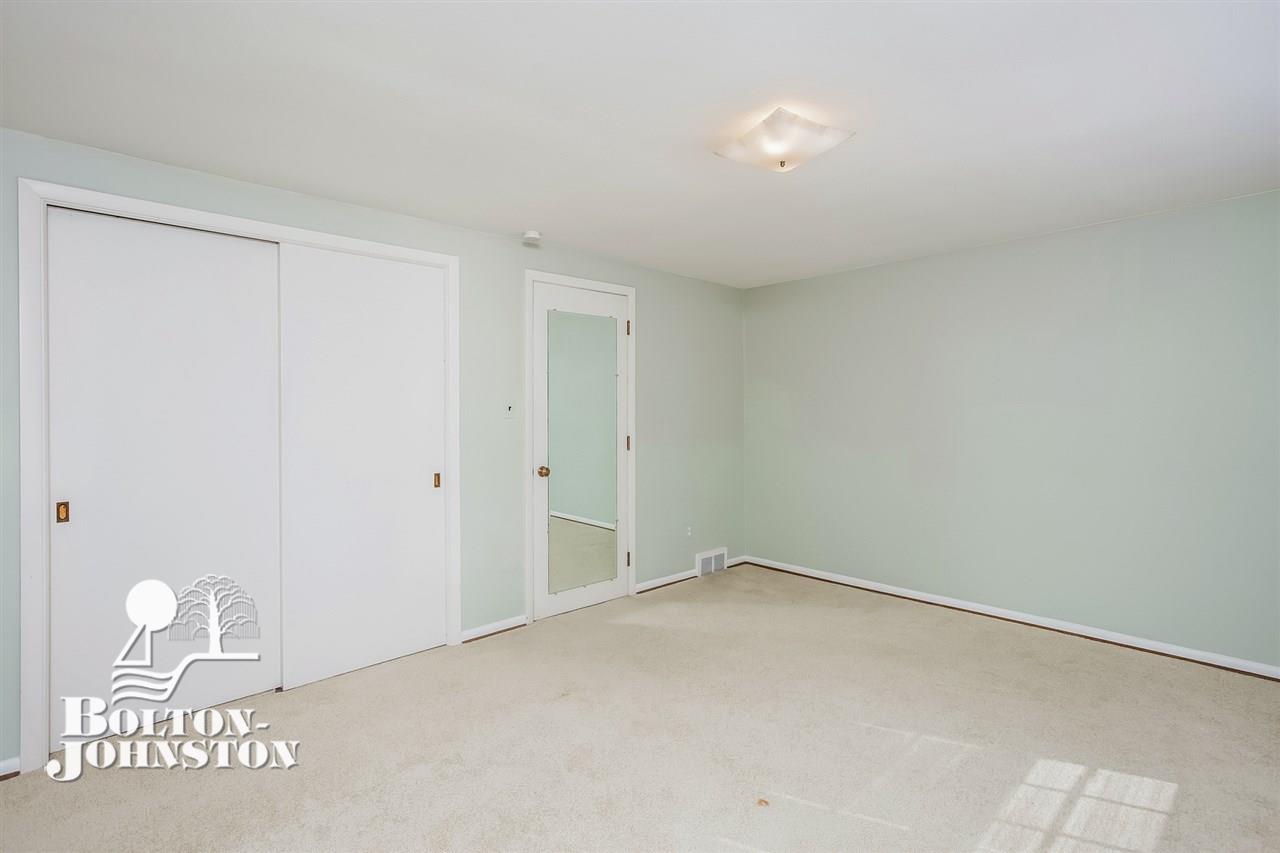 280 Ridge Road Grosse Pointe, MI 48236 - Photo 32 of 50 31295540-31.JPG
