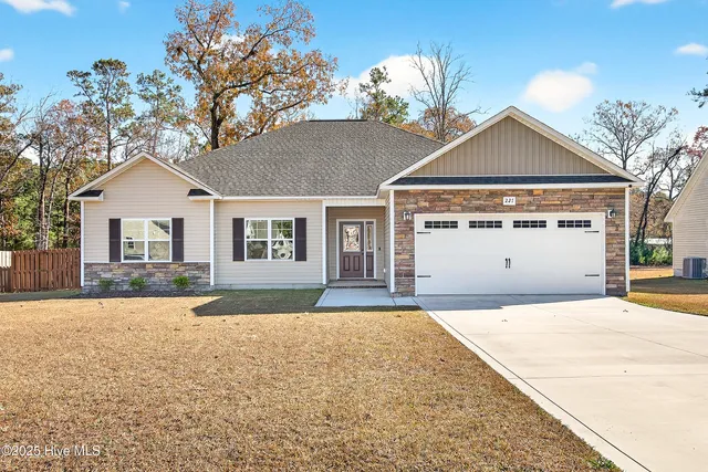 $325,000 | 227 Westfield Drive, Richlands, NC 28574