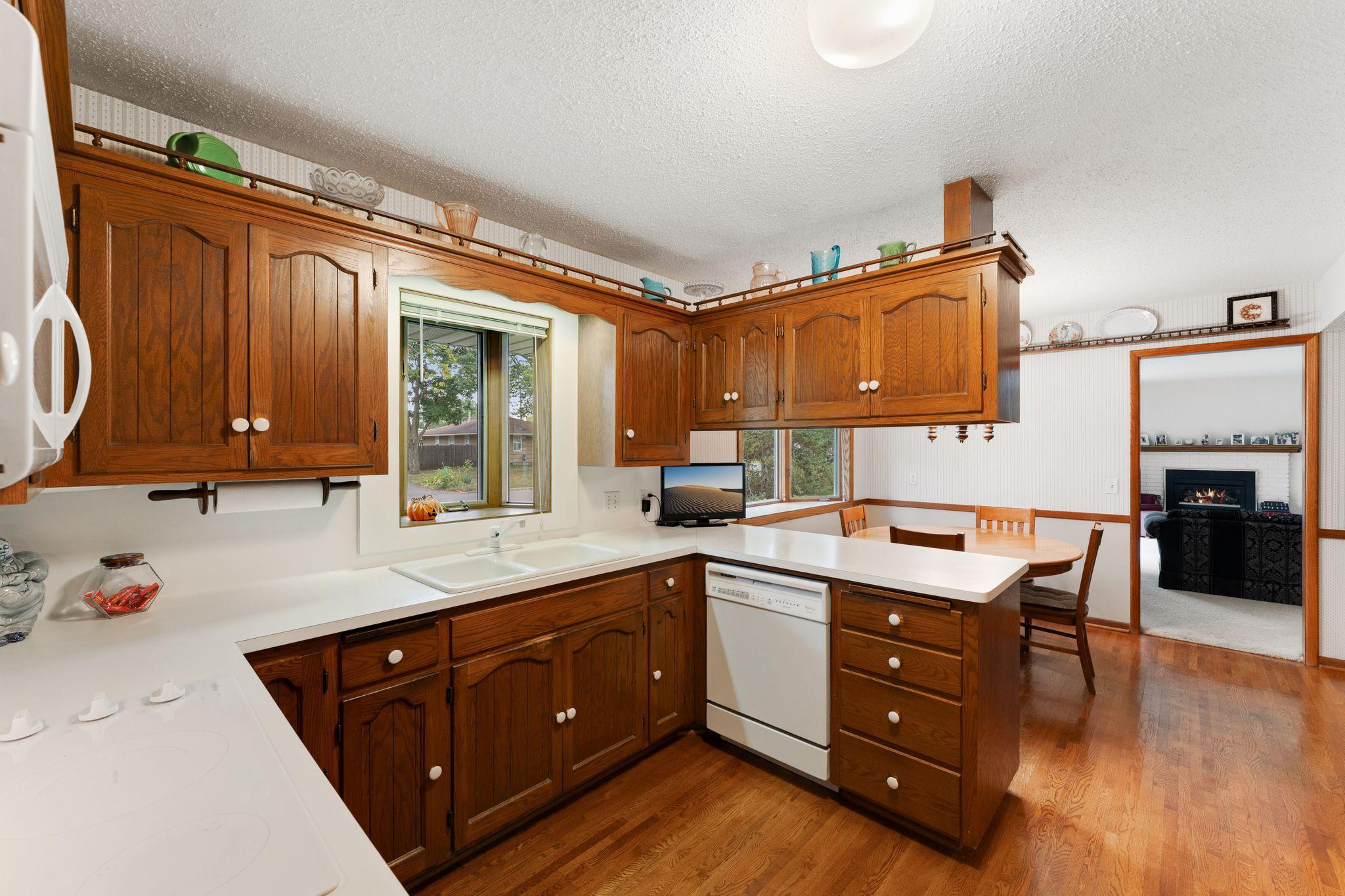 10940 Chowen Avenue South Bloomington, MN 55431 - Photo 6 of 32