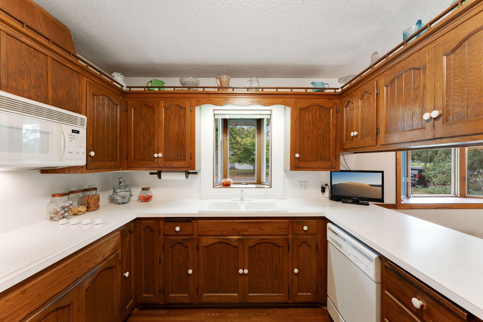 10940 Chowen Avenue South Bloomington, MN 55431 - Photo 7 of 32