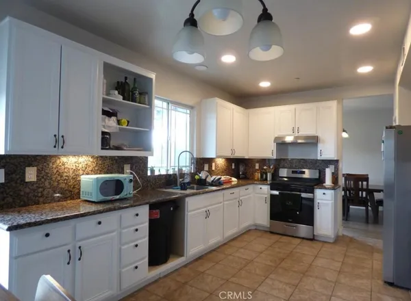 $3,400 | 6279 Long Cove Drive, Fontana, CA 92336