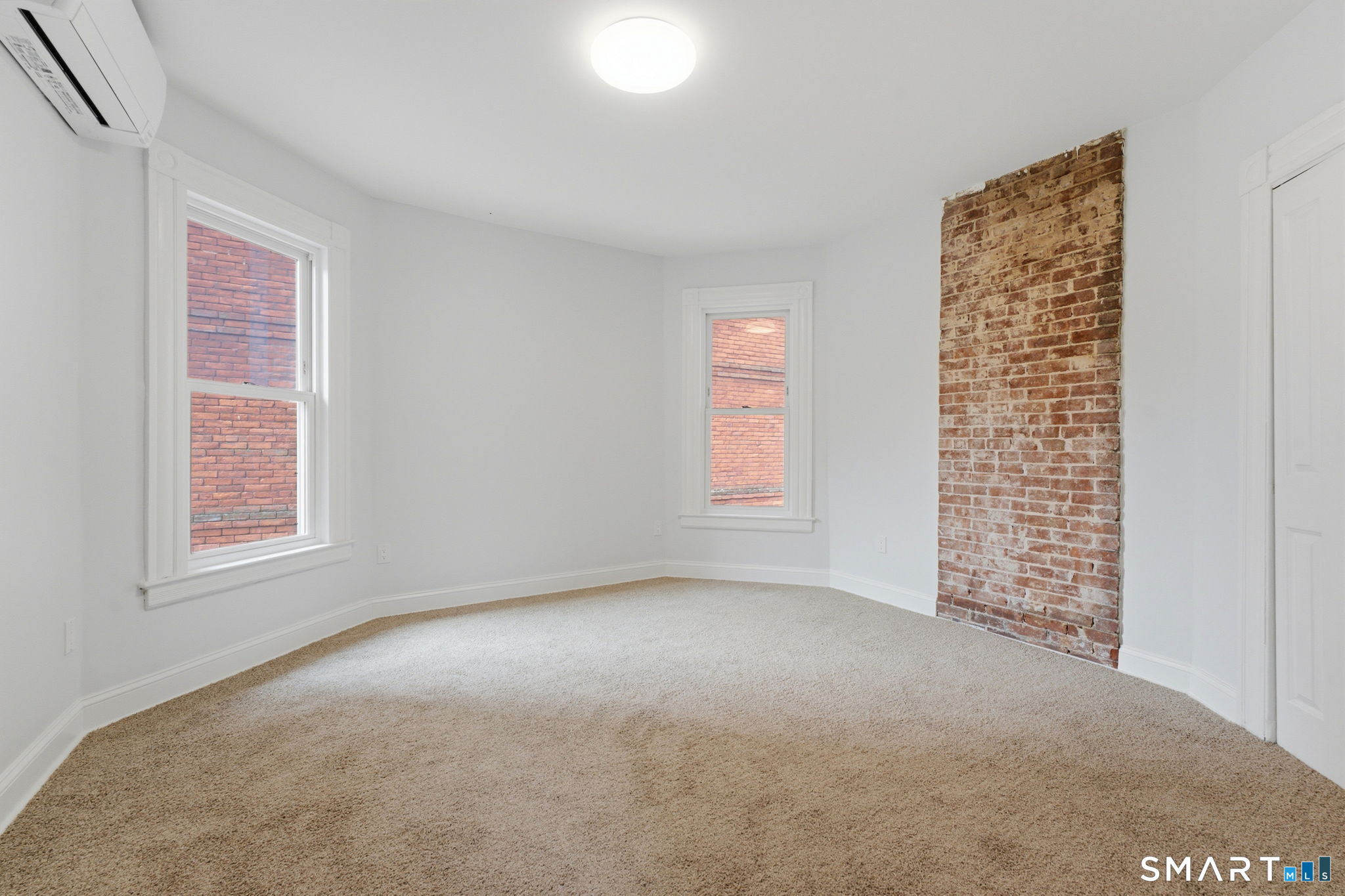 41 Center Street Hartford, CT 06120 - Photo 8 of 38