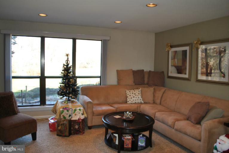 2117 Coon Club Road Westminster, MD 21157 - Photo 7 of 30 Living Room