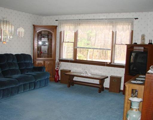 332 Ridge Road Fairfield, ME 04937 - Photo 7 of 20 Living Room.