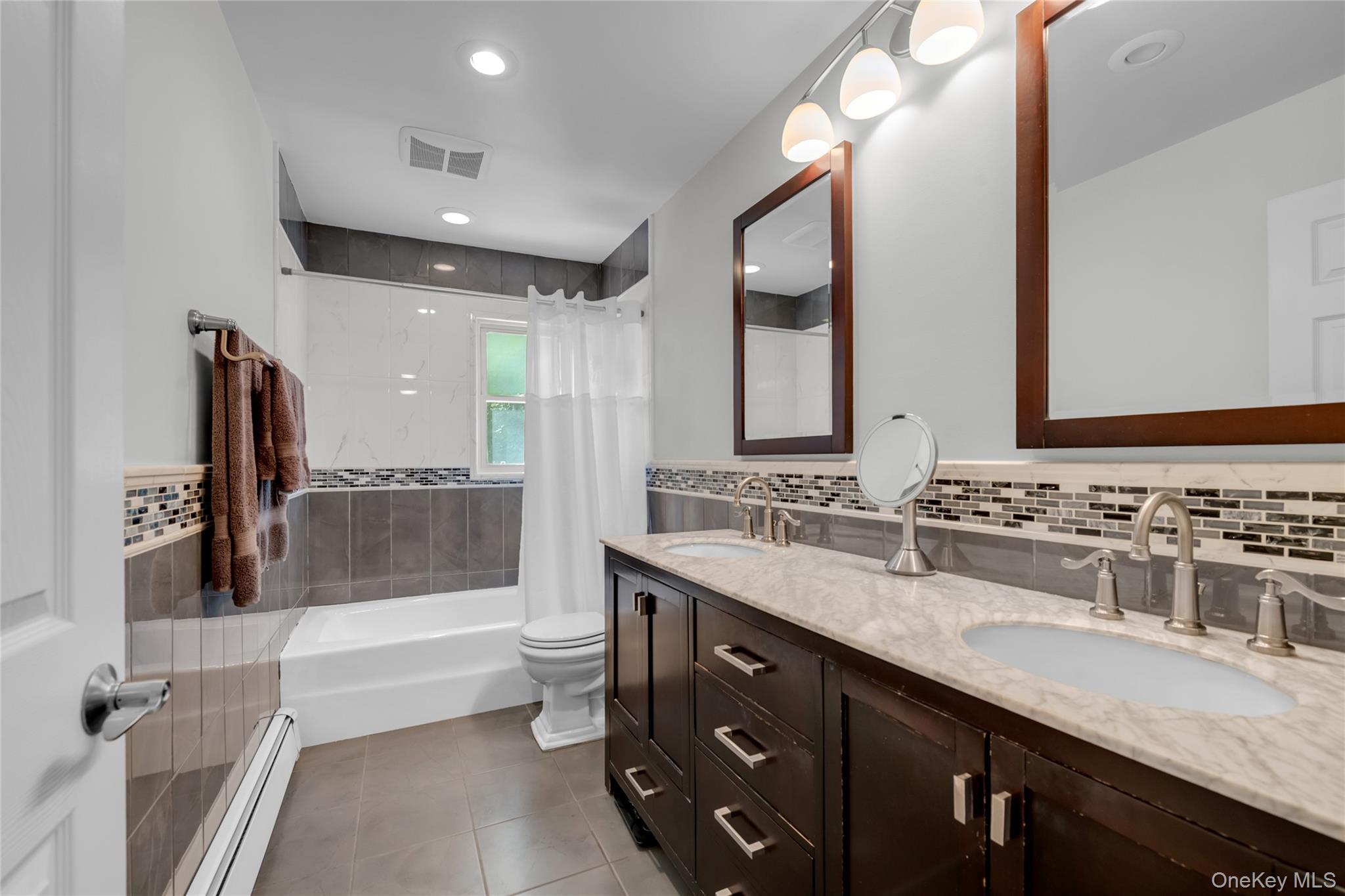67 Reed Drive Roslyn, NY 11576 - Photo 17 of 28 Gallery Image 17