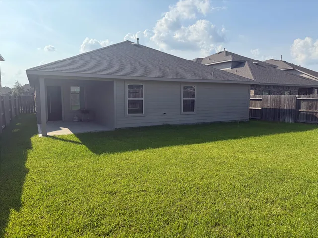 a view of a yard in front of a house