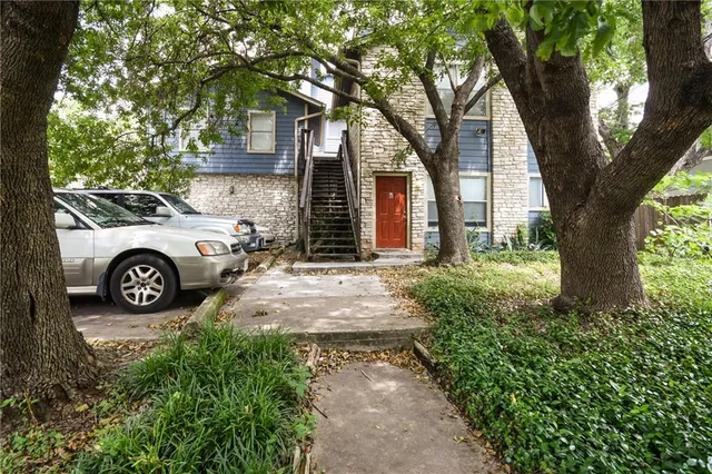 $1,395 | 3004 Speedway, Unit 2, Austin, TX 78705