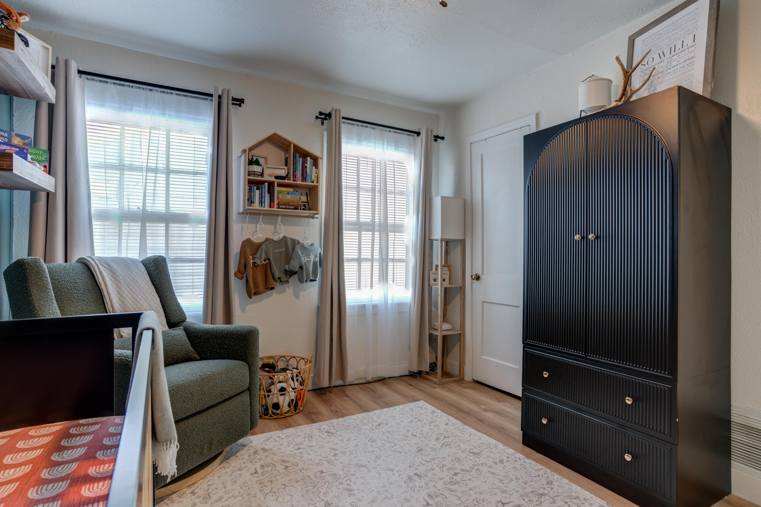 300 Aileen Street Plainview, TX 79072 - Photo 19 of 28 a living room with furniture and a window