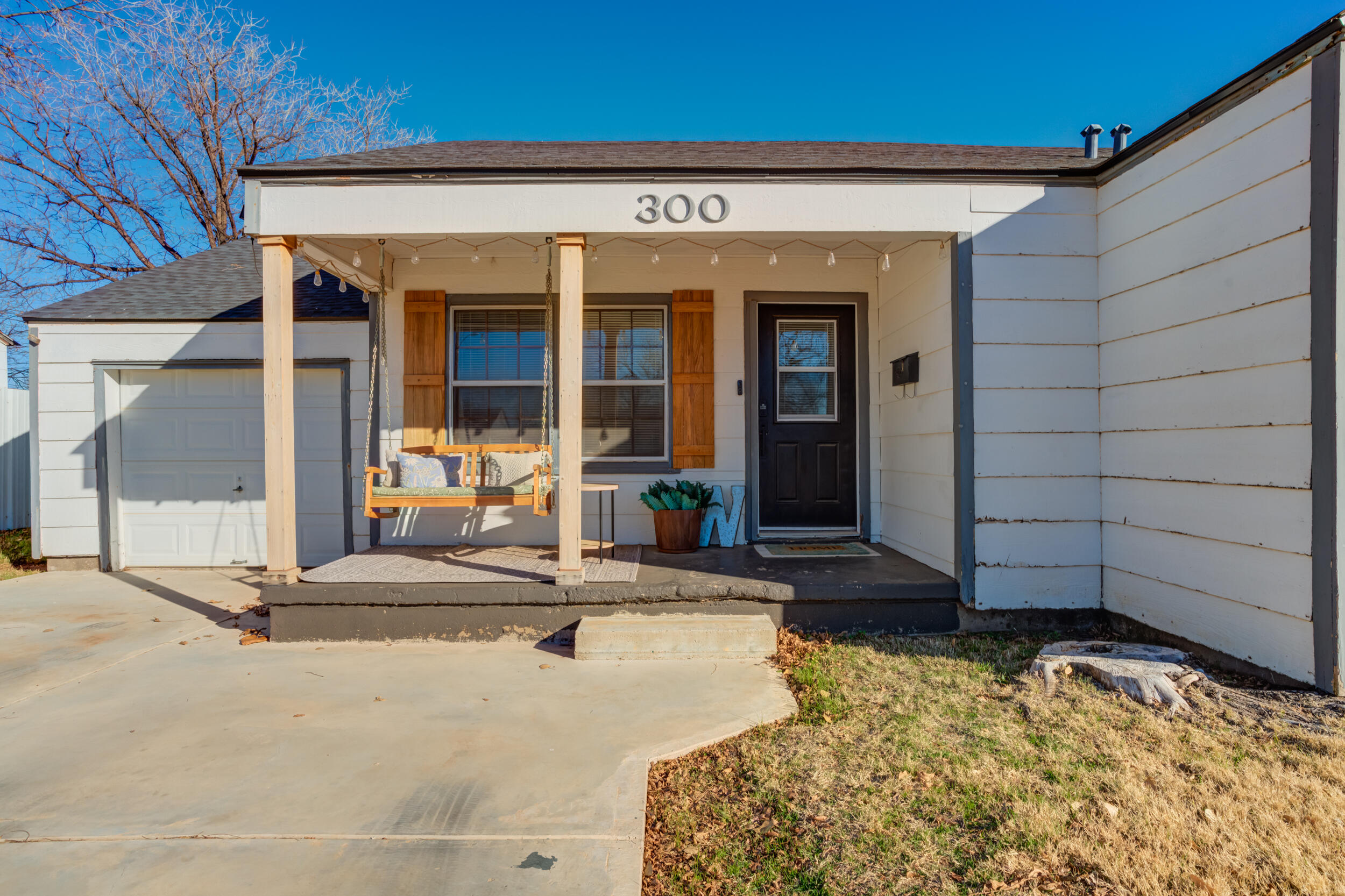 300 Aileen Street Plainview, TX 79072 - Photo 3 of 28 a front view of a house