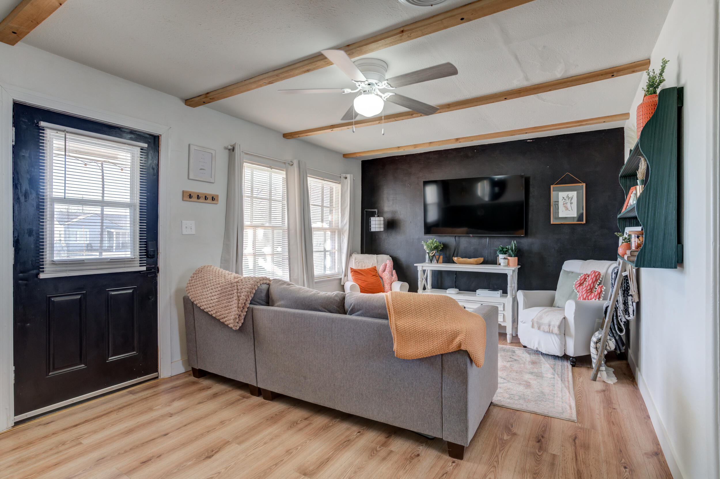 300 Aileen Street Plainview, TX 79072 - Photo 5 of 28 a living room with furniture and a flat screen tv