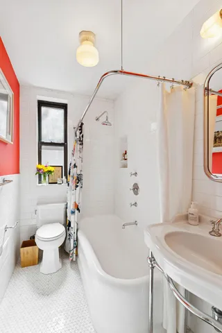 $859,000 | 170 West 81st Street, Unit 1D | Upper West Side