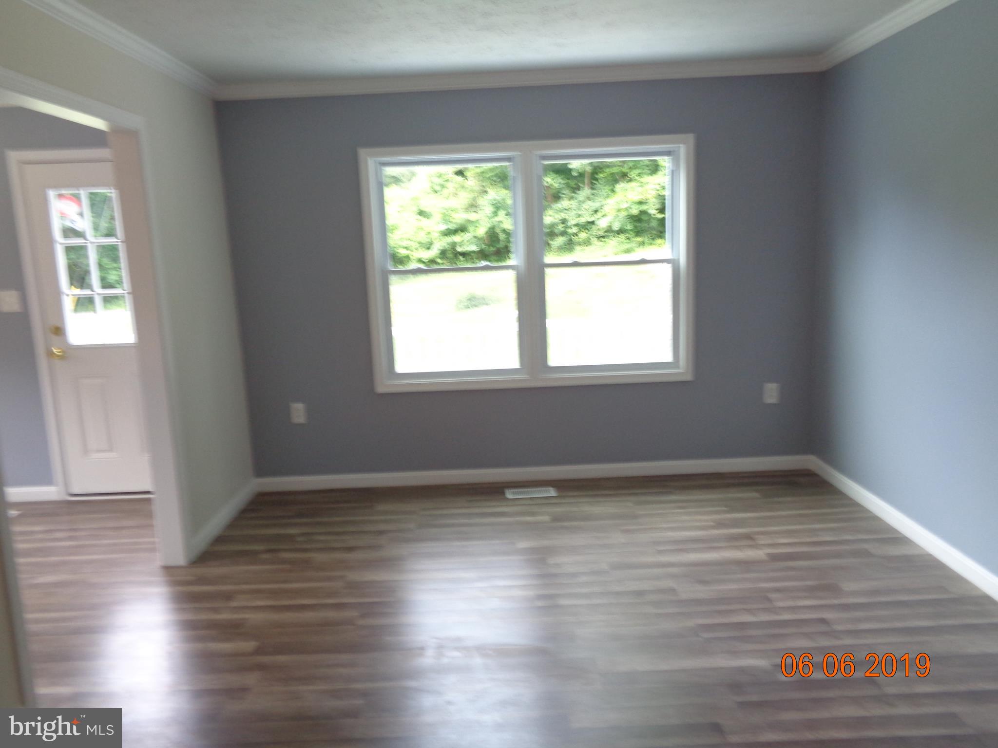 459 Mountainside Road Harpers Ferry, WV 25425 - Photo 7 of 19 LIVING ROOM
