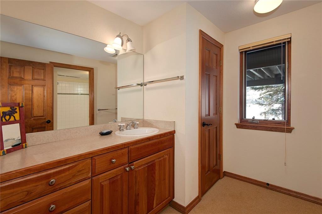 731 Pioneer Creek Road Silverthorne, CO 80498 - Photo 22 of 32 a bathroom with a sink and a mirror