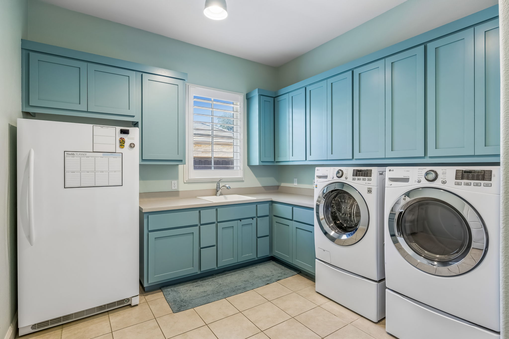 505 Flint Ridge Trail Georgetown, TX 78628 - Photo 28 of 40 The oversized laundry room offers exceptional storage and workspace.
