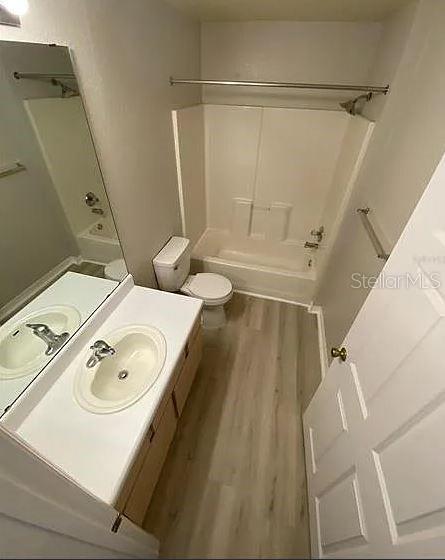 5455 Vineland Road, Unit 3108 Orlando, FL 32811 - Photo 17 of 17 a bathroom with a sink and a mirror