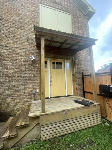 a view of house with backyard