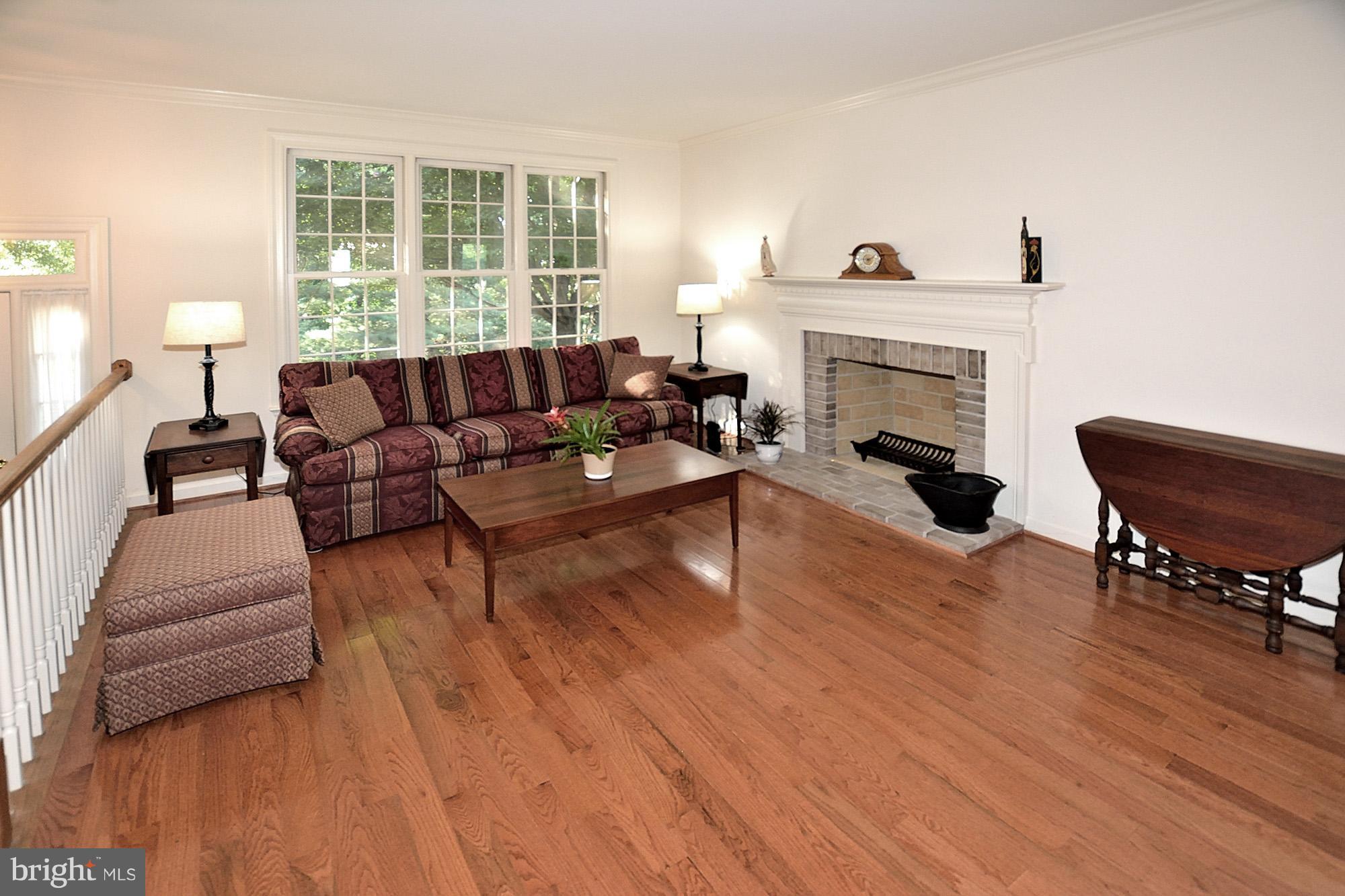 3623 Ransom Place Alexandria, VA 22306 - Photo 4 of 30 Living Room