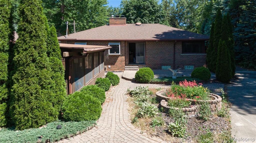 3496 Hazelton Avenue Rochester Hills, MI 48307 - Photo 6 of 35