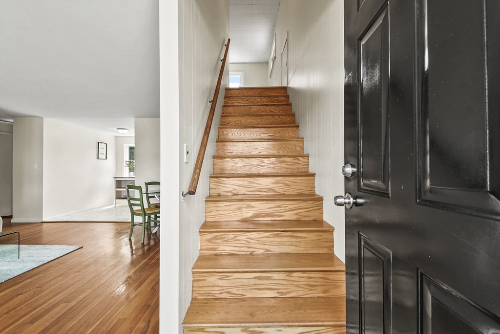 79 Ravenswood Road Waltham, MA 02453 - Photo 2 of 35 Gallery Image 2