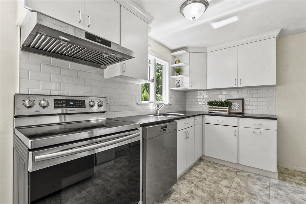 79 Ravenswood Road Waltham, MA 02453 - Photo 8 of 35 Gallery Image 8