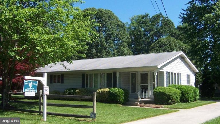 914 Edgewood Road Edgewater, MD 21037 - Photo 1 of 18 Exterior (Main)