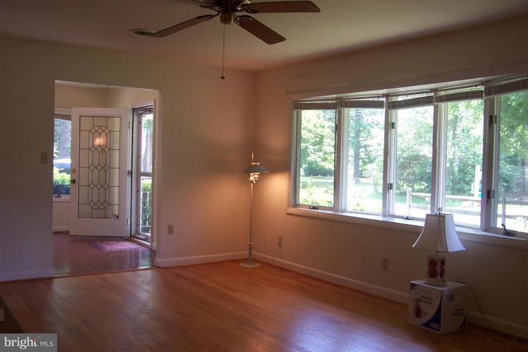 914 Edgewood Road Edgewater, MD 21037 - Photo 16 of 18 Living Room #2
