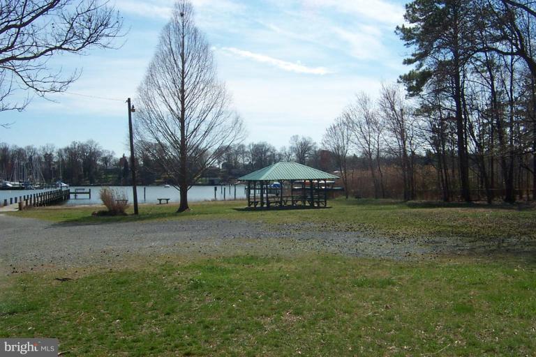 914 Edgewood Road Edgewater, MD 21037 - Photo 5 of 18 Community Amenities 3