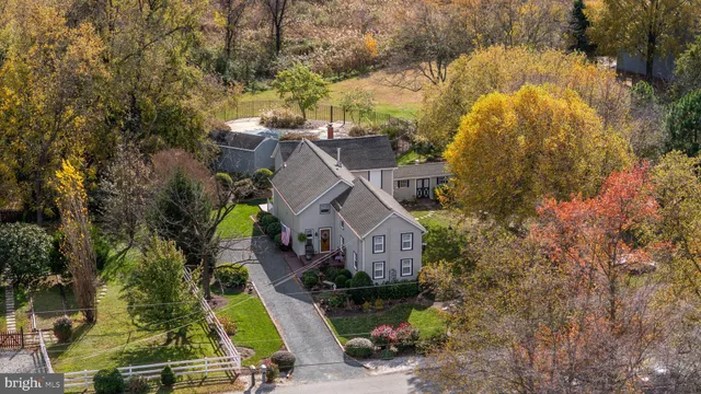 a picture of houses with city view