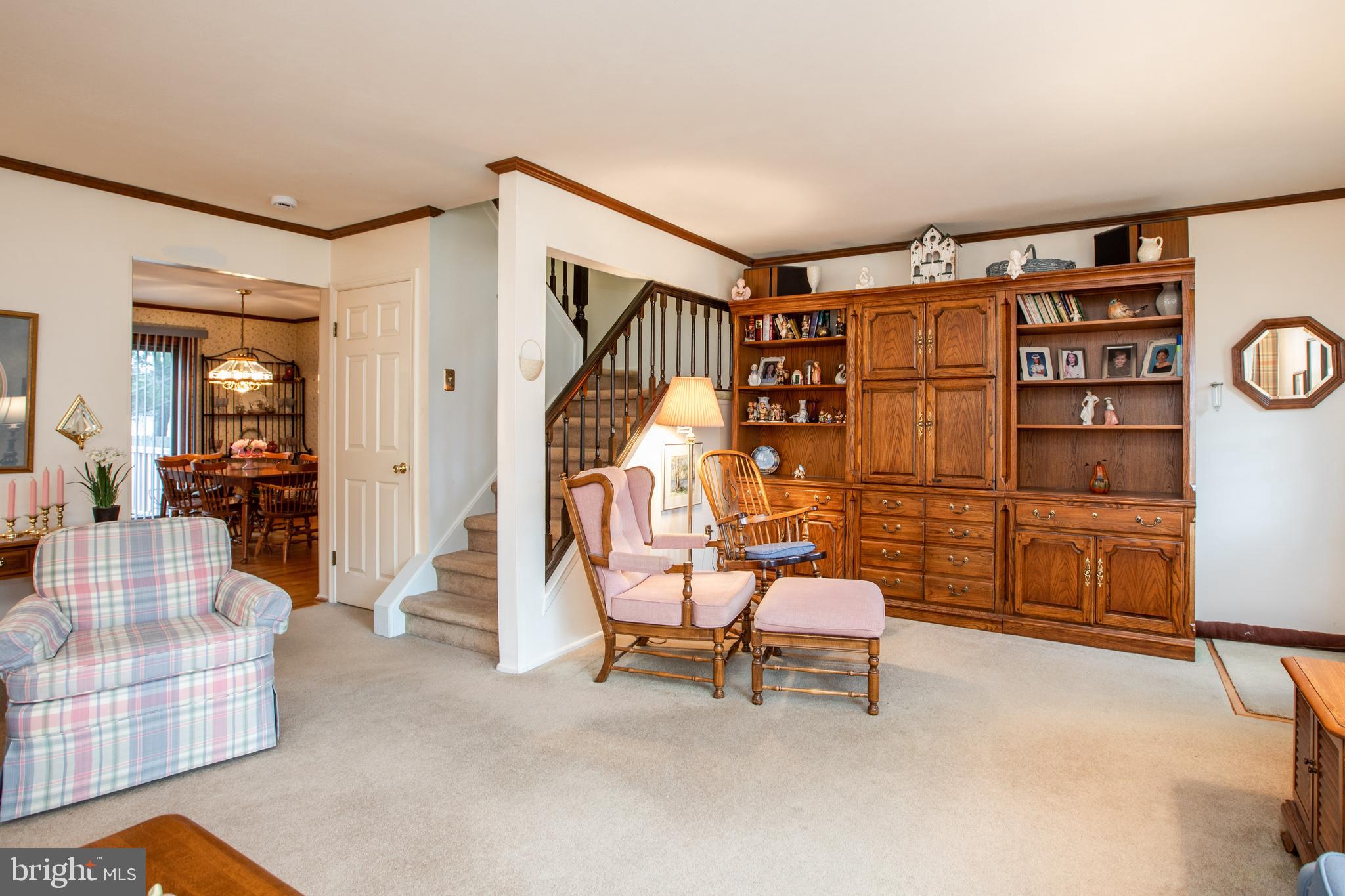 34 Kelly Court Hamilton, NJ 08690 - Photo 6 of 31 a bedroom with furniture and a lamp