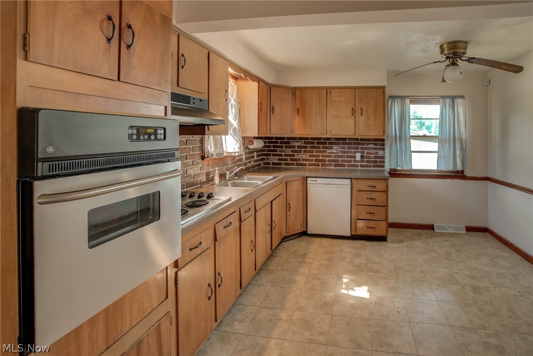 16320 Corkhill Road Maple Heights, OH 44137 - Photo 9 of 27
