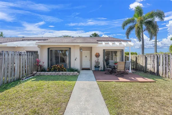$329,999 | 1064 East Lakes Drive, Deerfield Beach, FL 33064