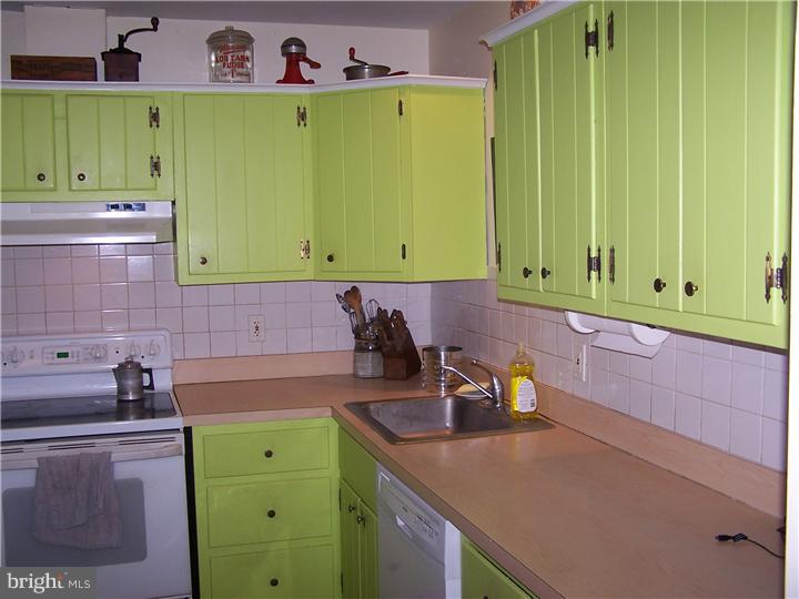 98 Municipal Road Pipersville, PA 18947 - Photo 5 of 15 Kitchen