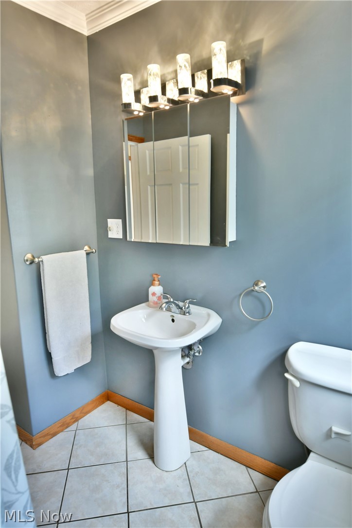 1071 Niles Vienna Road Vienna, OH 44473 - Photo 14 of 35 main bathroom